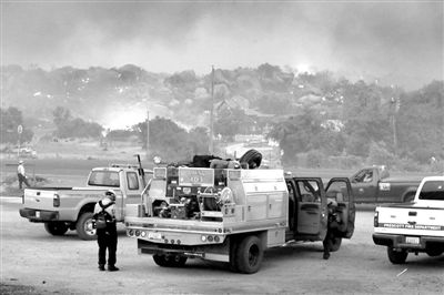 6月30日，消防部门向亚利桑那州亚内尔山森林增援。
