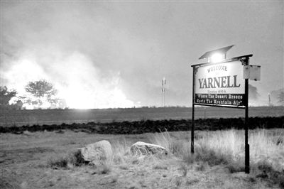 6月30日，亚利桑那州亚内尔山森林火势仍未得到有效控制。亚内尔山和皮普尔斯瓦利谷地居民已经撤离。
