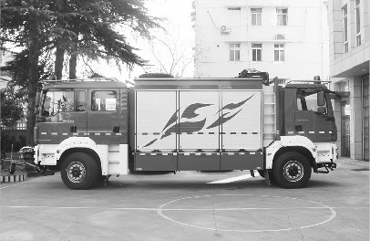 特种“双头消防车”进驻南京