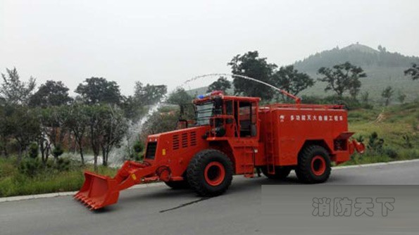 多功能森林消防车喷洒泡沫灭火剂