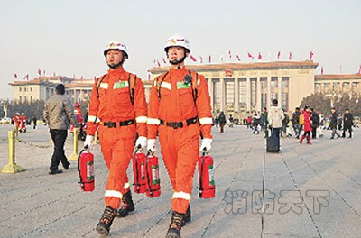   3月3日，故宫消防勤务中队官兵在安保核心区天安门广场执勤。