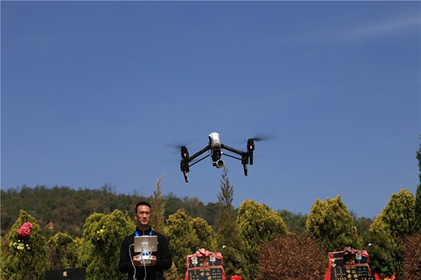 昆明建森林防火预警新机制 首次使用无人机巡航 