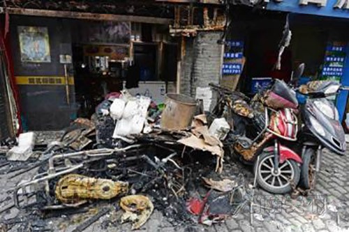 上海浦东崂山二村火灾致1死11伤 